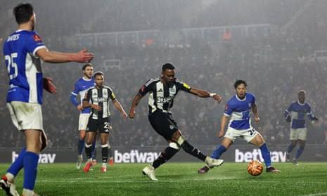 Newcastle beat Birmingham 3-2 in FA Cup after early scare